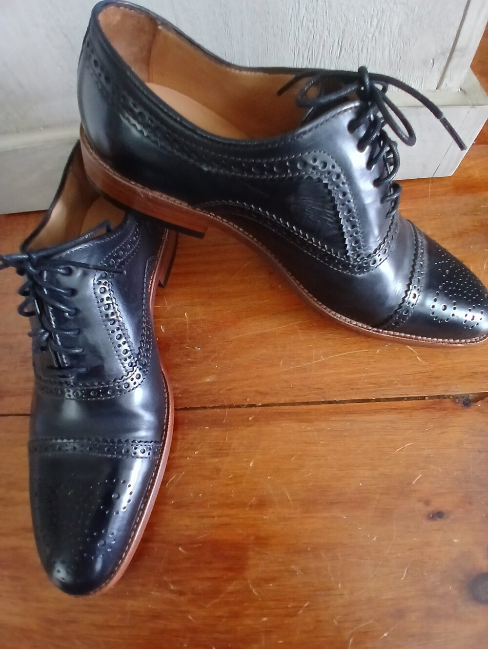 Bass Black Brogue Leather Oxfords with Brown Welt Sz 8.5M. EUC